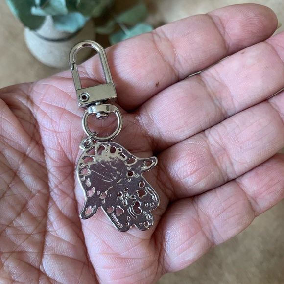 Silver Hand of Hamsa Keychain - Picture 4 of 4